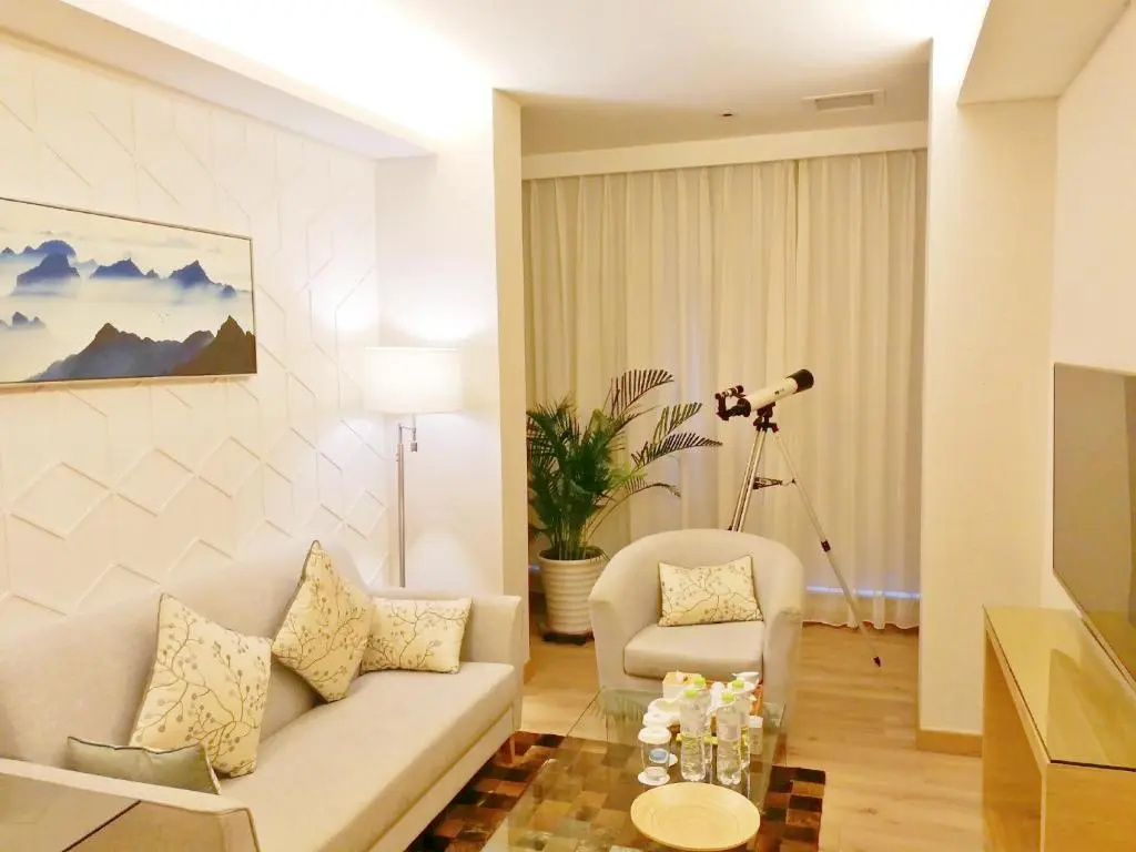 Suite with city view