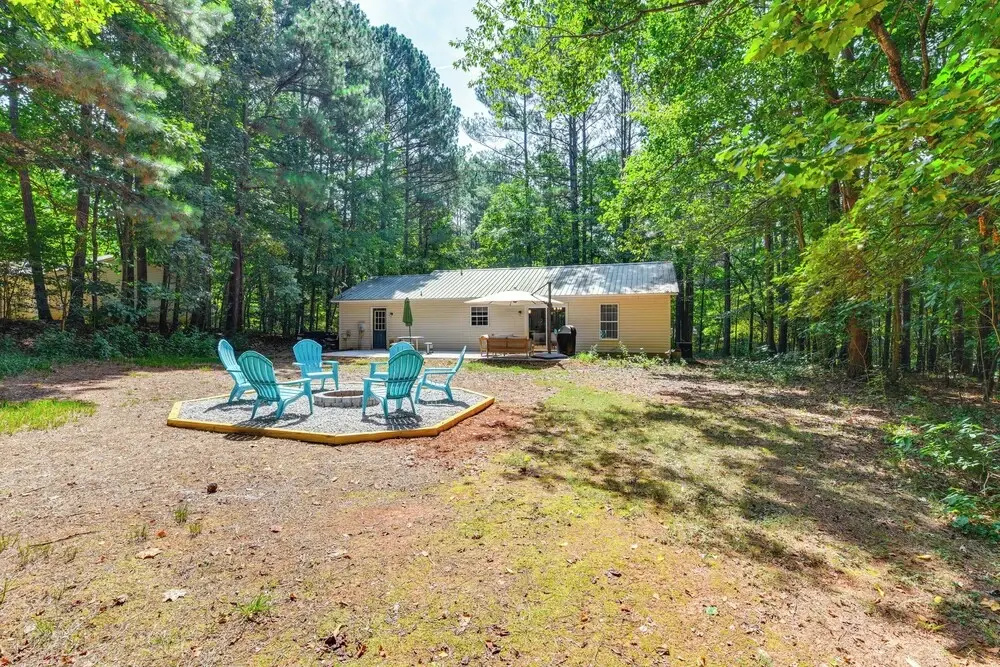 Mooresville Retreat w/ Patio, 1 Mi to Lake Norman!