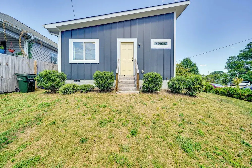 3 Mi to Duke: Downtown Durham Cottage!