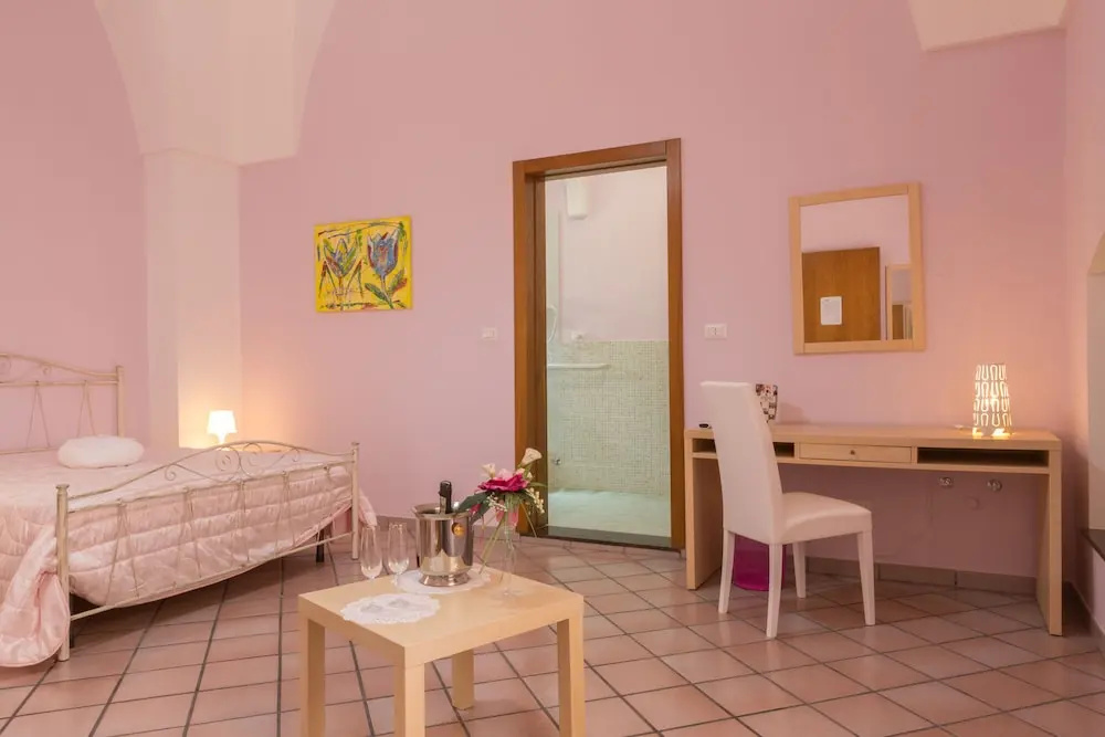 Deluxe Quadruple room with courtyard view