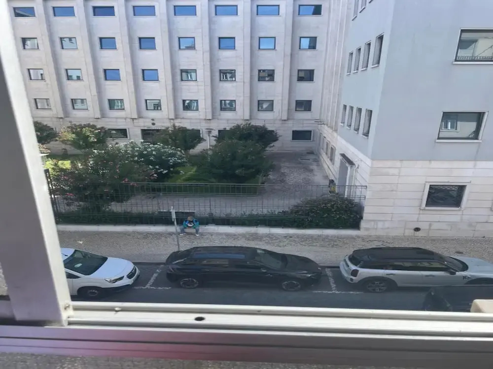 Room in Guest Room - Very Prime Location From Lisbon Airport