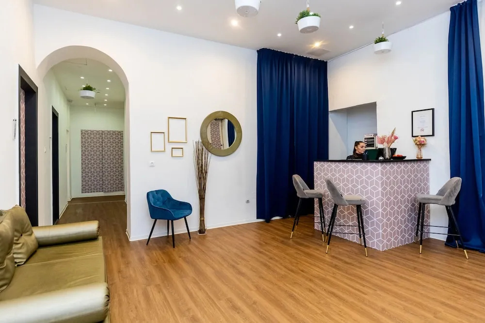 Lobby & Reception