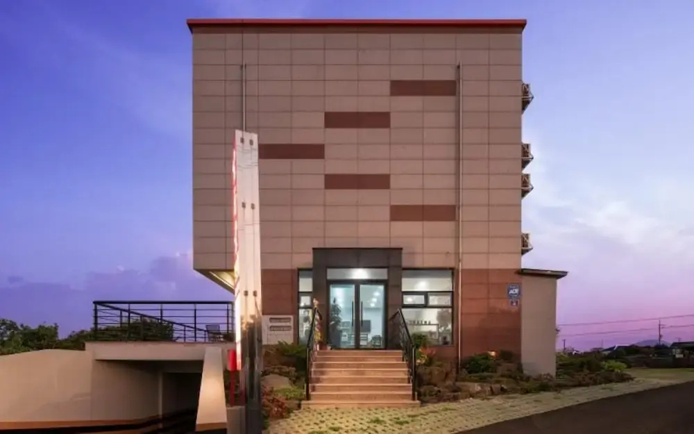 Jeju Gamsugul Pension (Ocean View)