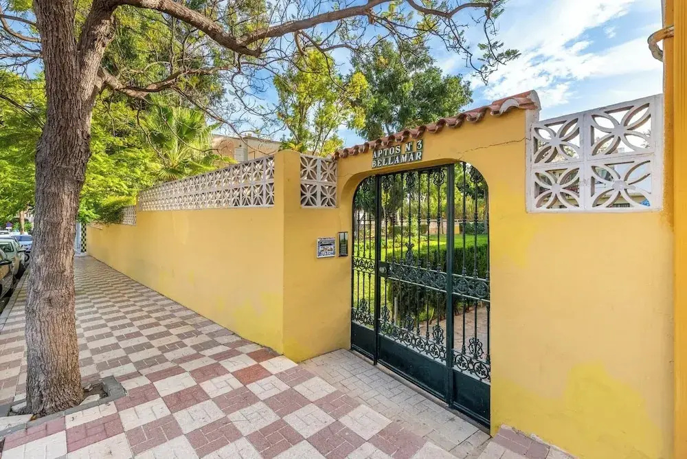 4 Bedroom 6 Guests Apartment 60m From Beach