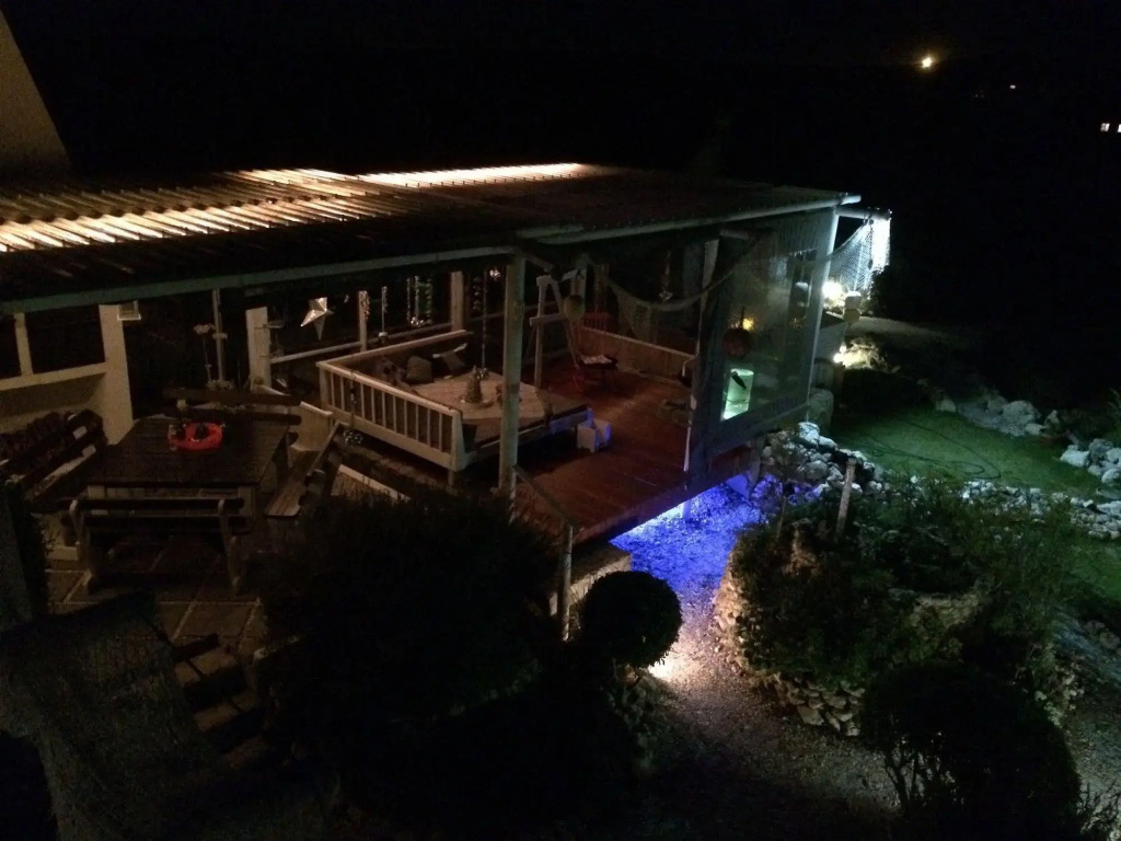 Farr Out Guesthouse
