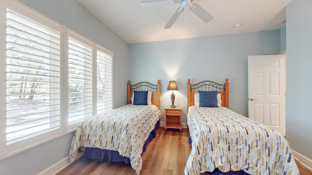 1 Troon Dr — 4