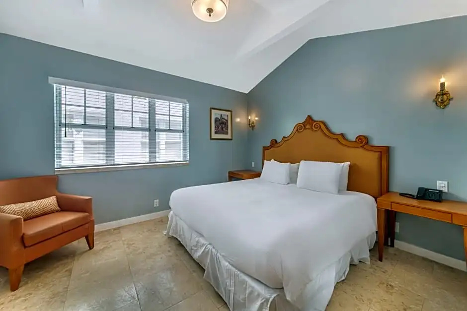 Double Suite (full double bed)