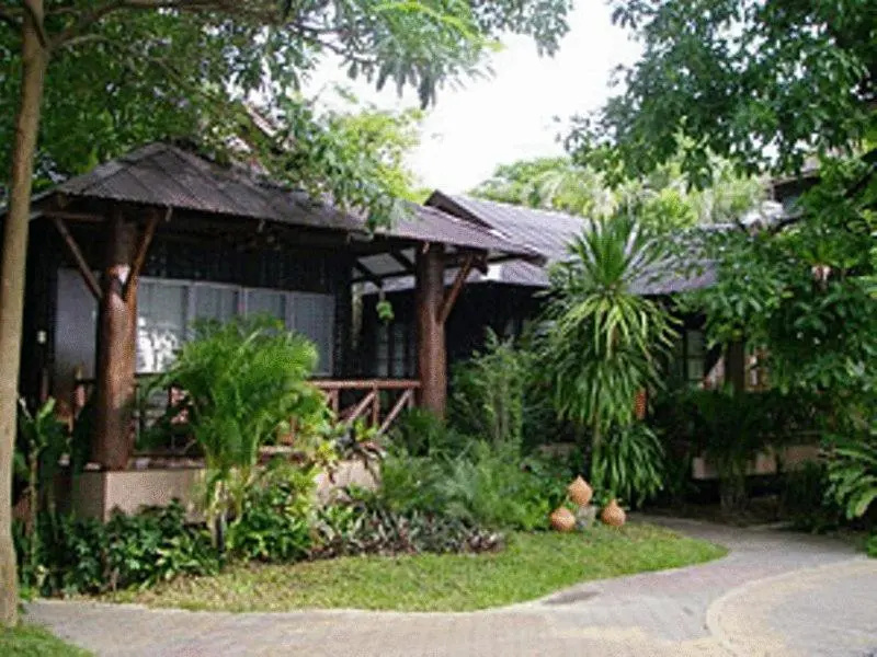 Baan Klang Aow Beach Resort - Chambres