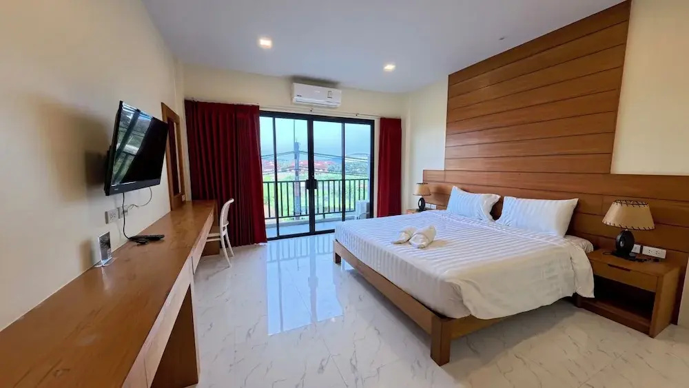 Отель Baan Phu Chalong Place в Чалонге
