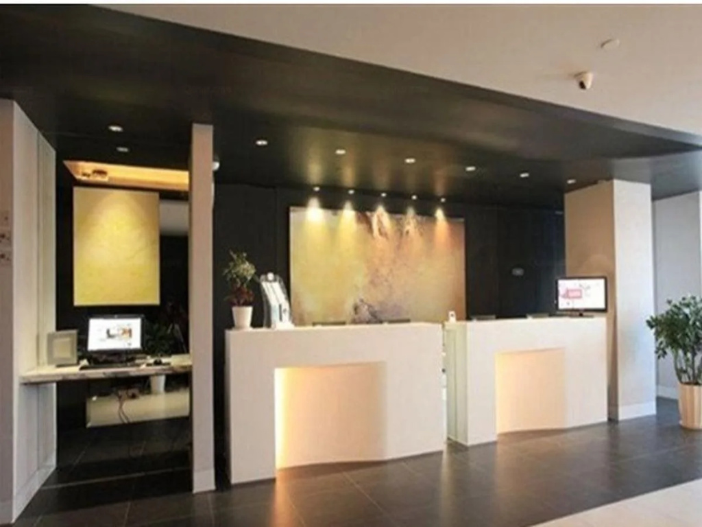 Lobby & Reception