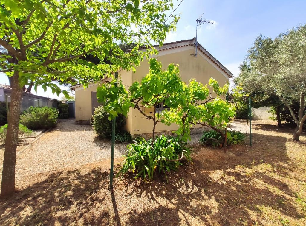 Villa Les Pins proche plages, au calme