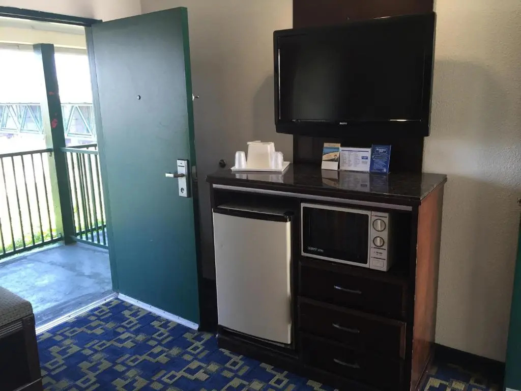 Deluxe Double room with balcony (full double bed)