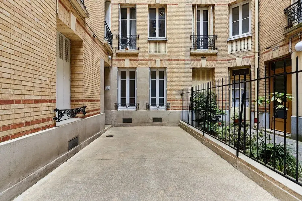 Charming 1 Bedroom Apartment Eiffel Tower — фото