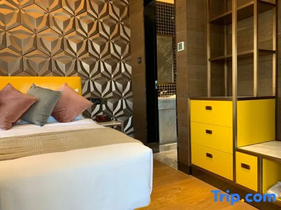 Deluxe Double Studio with sea view (twin beds)
