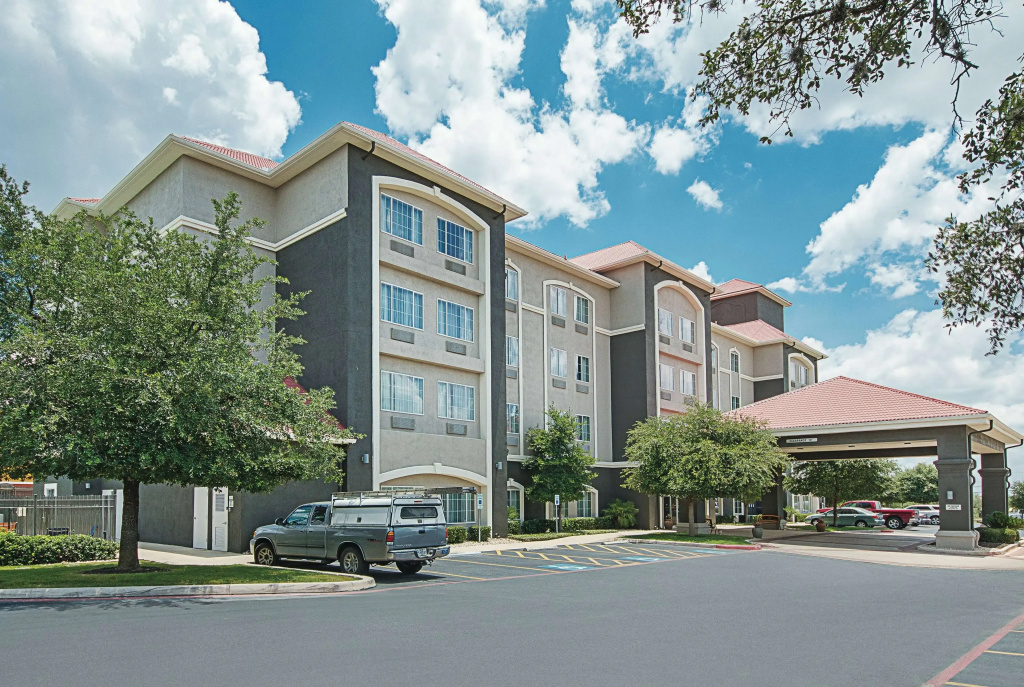 La Quinta Inn & Suites by Wyndham San Antonio Northwest