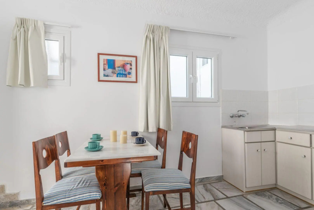 2 Bedrooms Apartment with land view