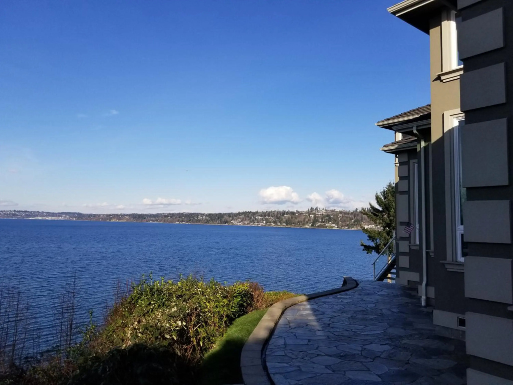 Redondo waterfront house with a private room