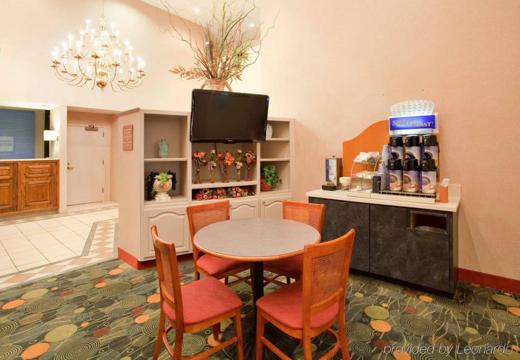 Holiday Inn Express & Suites Batesville by IHG - фото 31