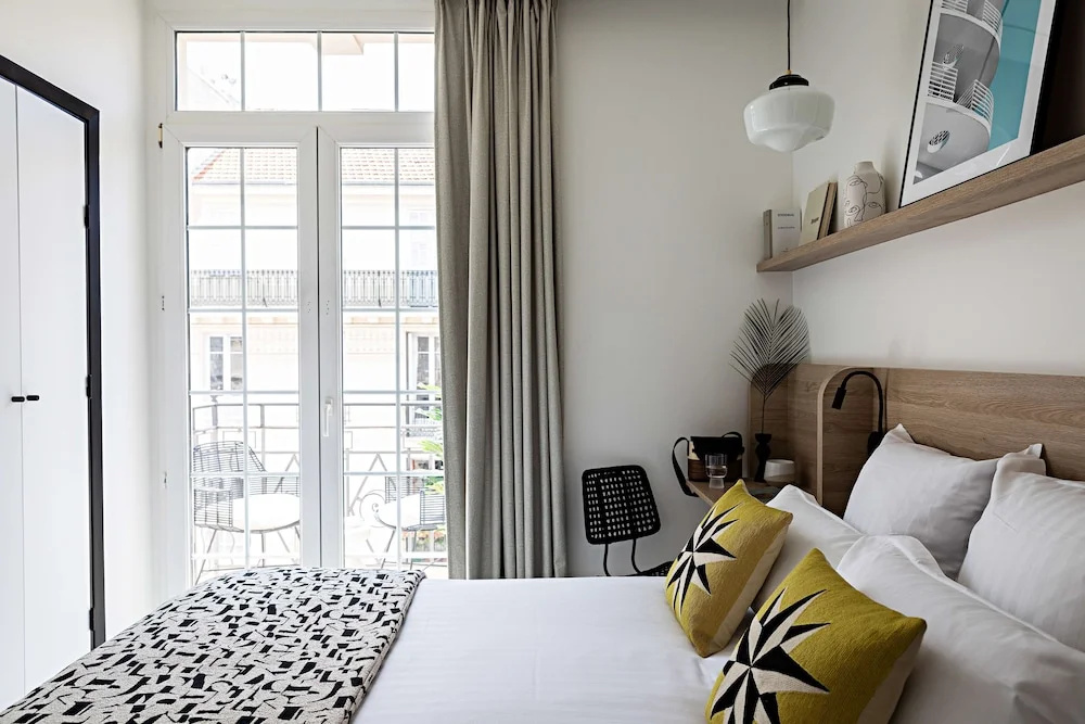 Classic Double room with balcony (full double bed)