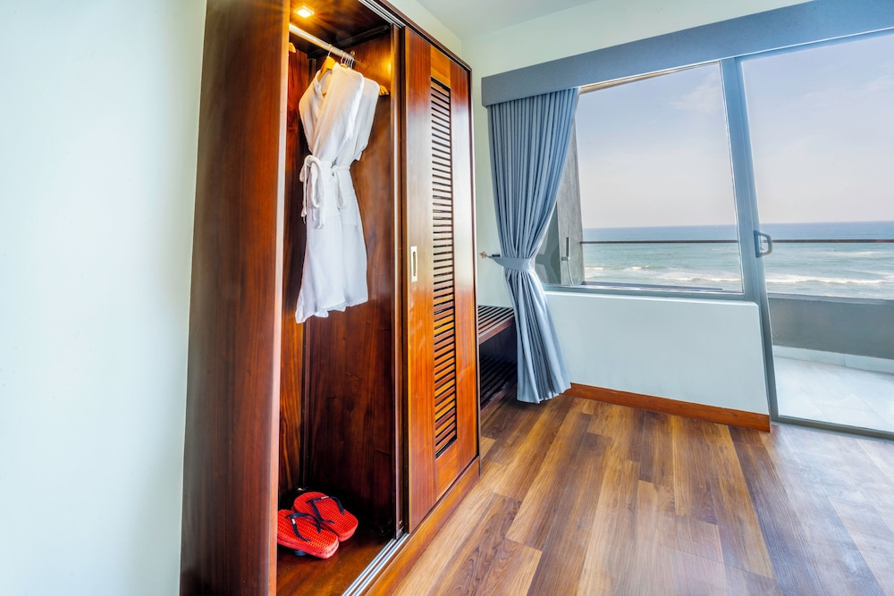 Presidential Suite with balcony and with sea view