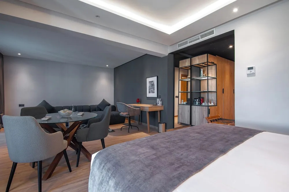 Double Suite (full double bed)
