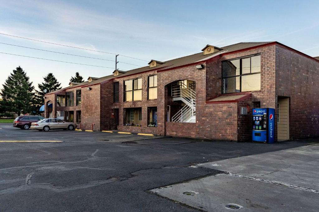 Motel 6 Canby, OR