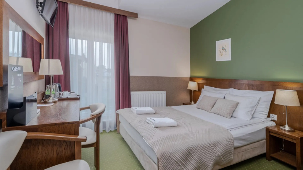 Room with city view (3 single beds)