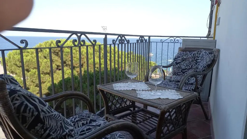 Deluxe Double room with balcony and with sea view (full double bed)