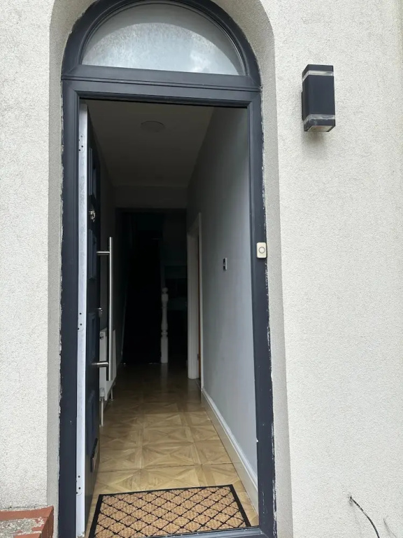 Cozy Manchester House - Stay With Host Onsite