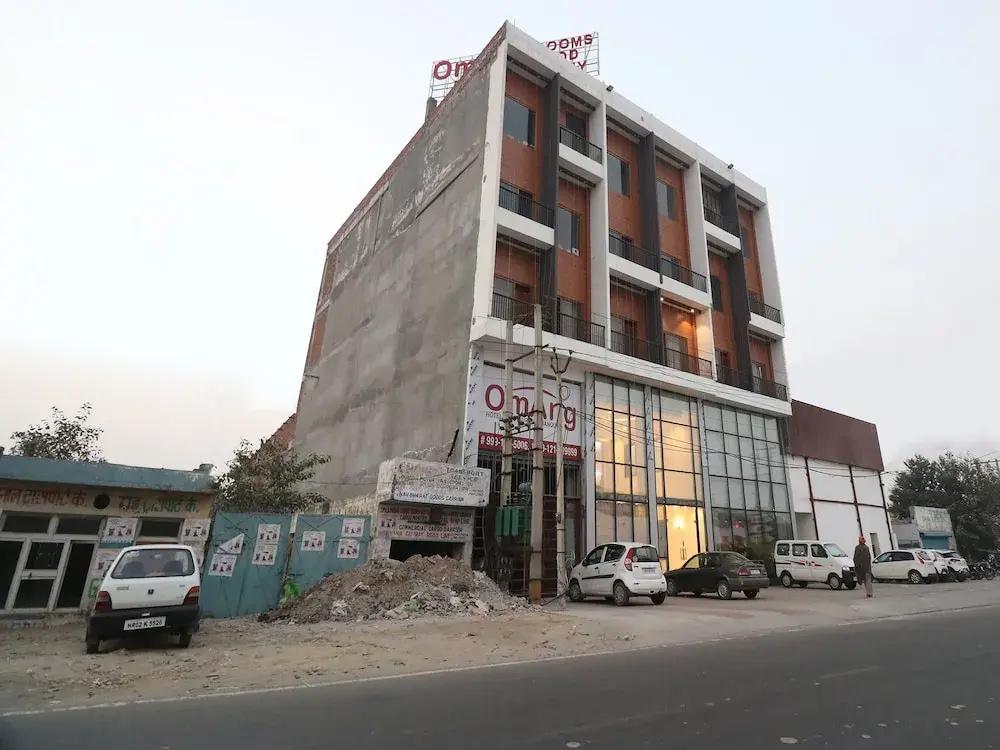 OYO 25076 Omang Hotel