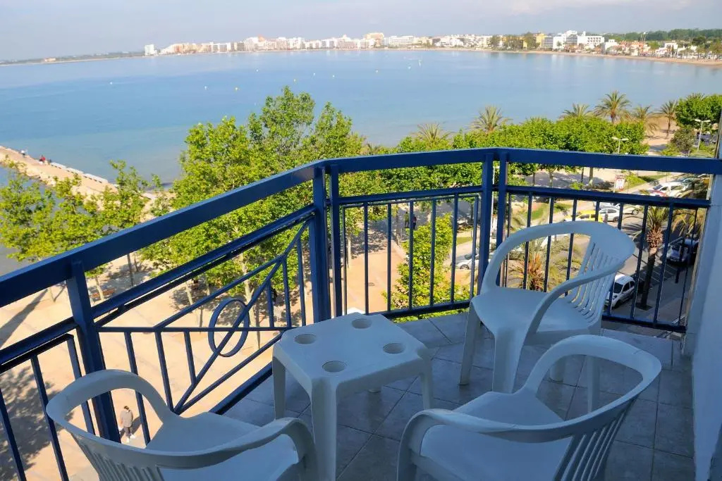 Standard Double room with sea view (full double bed)