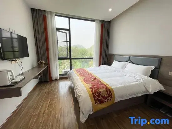 Deluxe Double room with mountain view (full double bed)