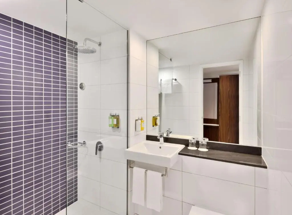 Deluxe Double room (full double bed)