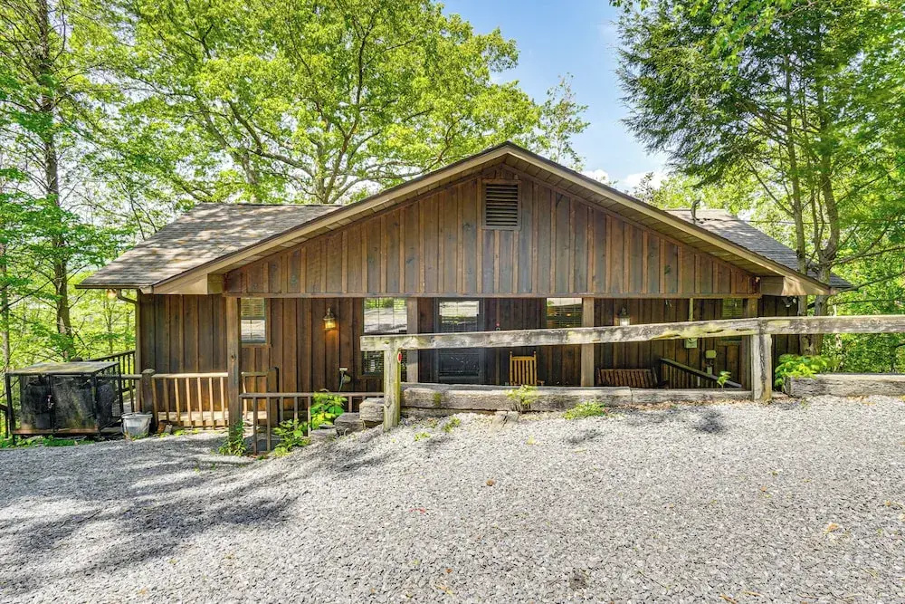 Hot Tub & Deck: Woodsy Sevierville Cabin