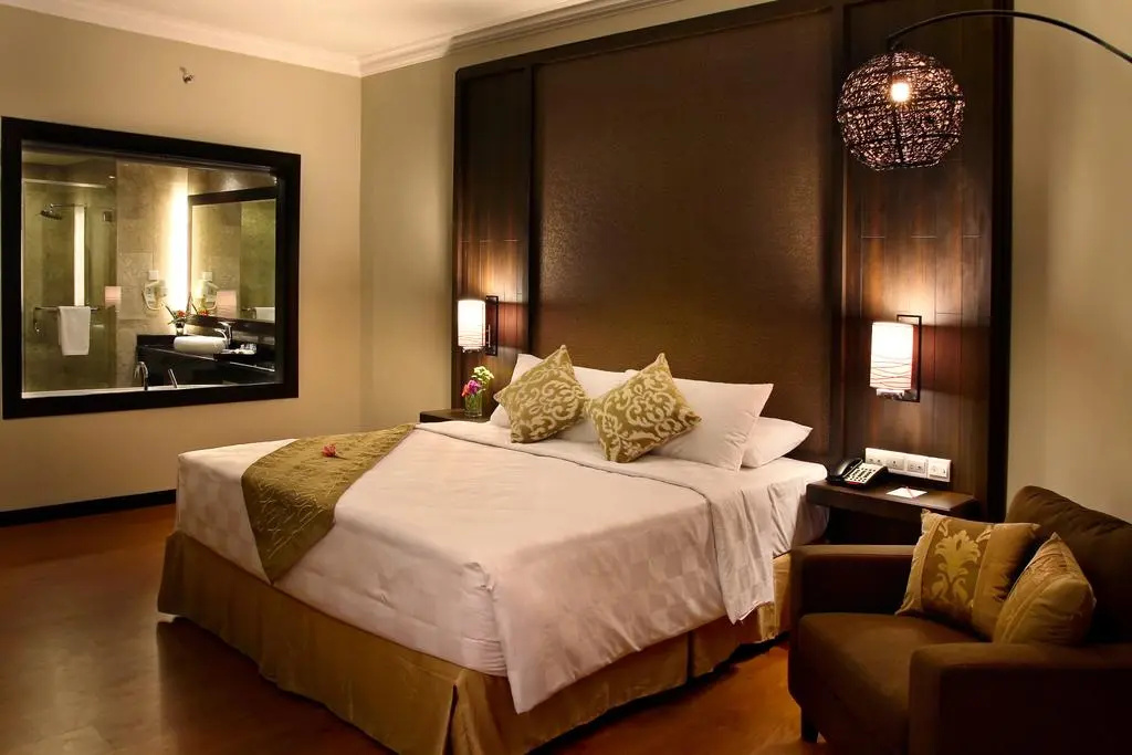 Premier room with street view