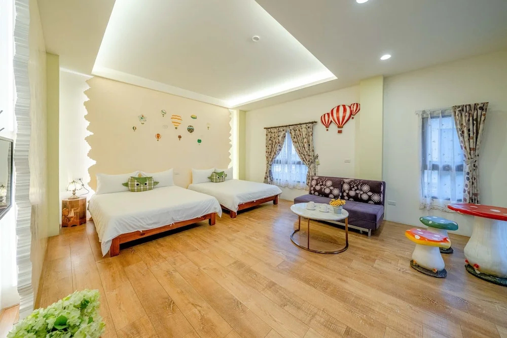 Standard Quadruple Family room with garden view