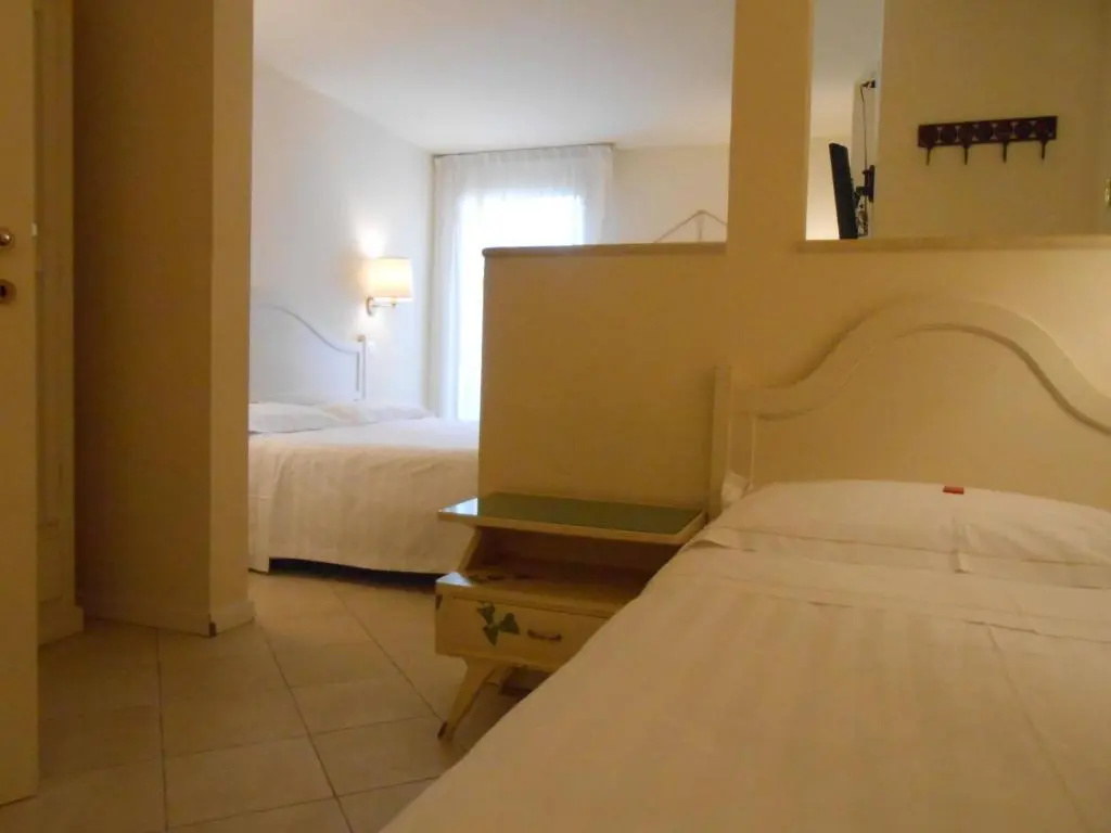 Standard Triple room