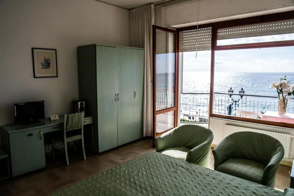 Standard Double room with sea view (full double bed)