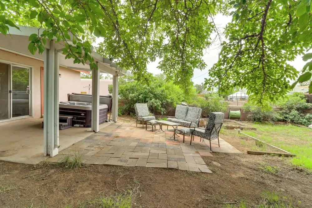 Pets Welcome: Hot Tub Haven in Albuquerque!