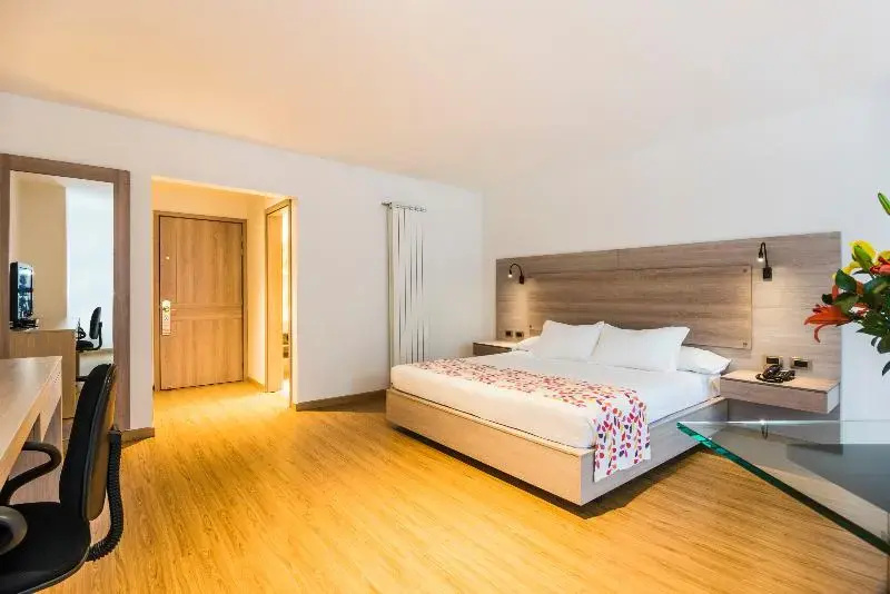 Hotel Rosales Plaza - Chambres