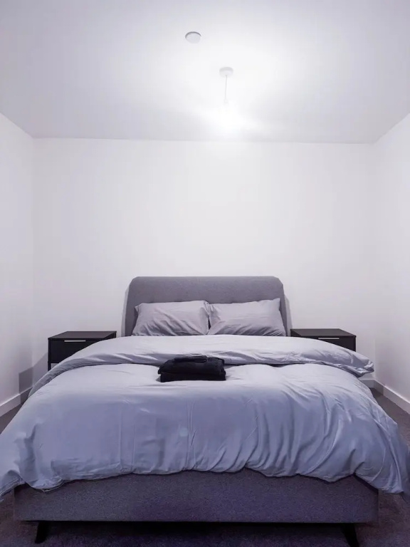 2 Bed Flat - Sleeps 4 - Parking - Wifi