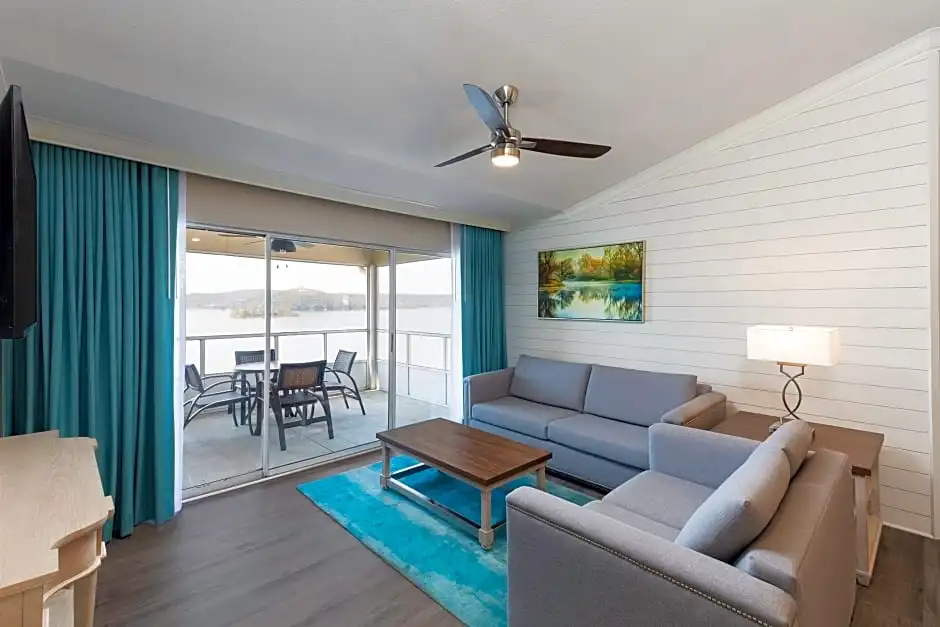 1 Bedroom Deluxe room with lake view