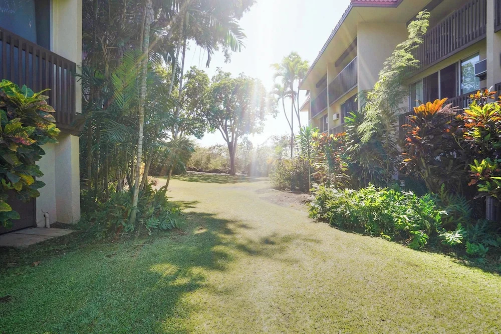 < 1 Mi to Beach + Town! Airy Kailua-kona Condo