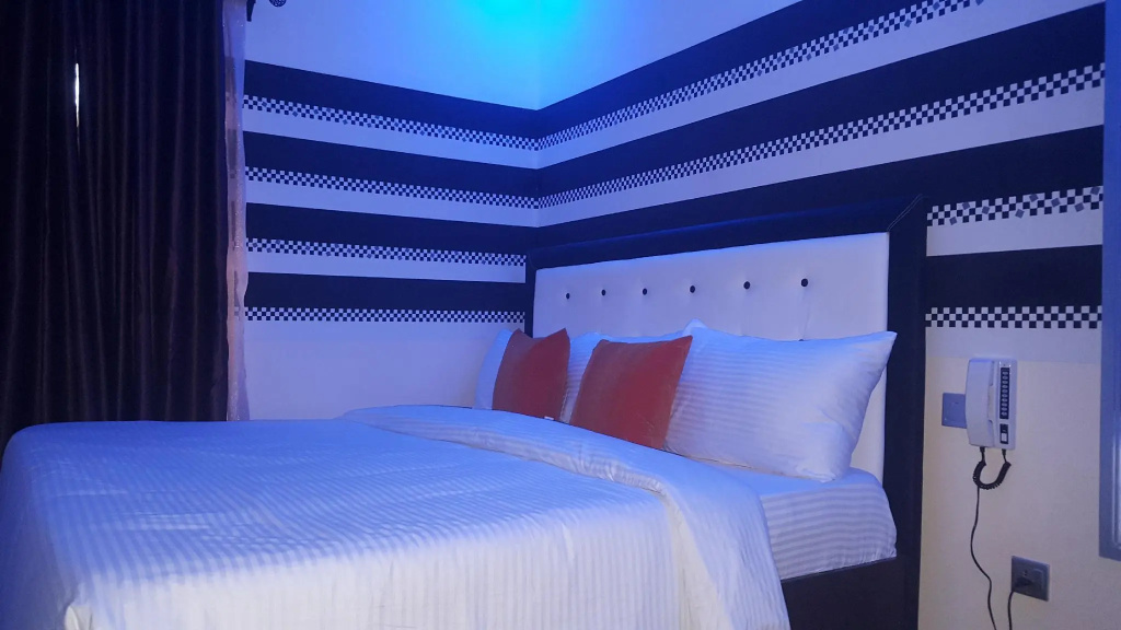 Nero Hotel — 2