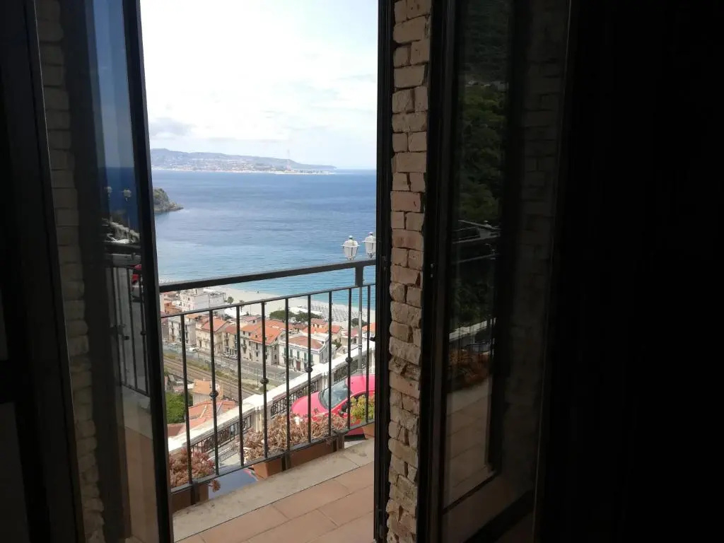 Standard Double room with sea view (full double bed)