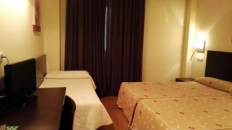 Standard Triple room with balcony