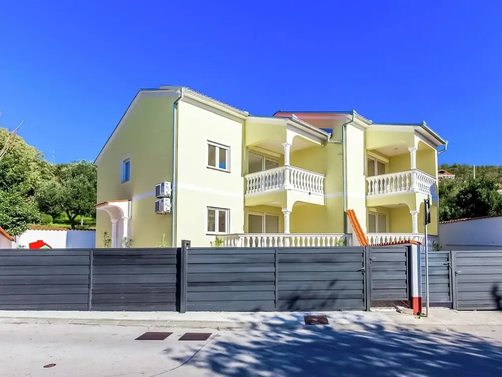 Charming Home With Swimming Pool and Beautiful Covered Terrace