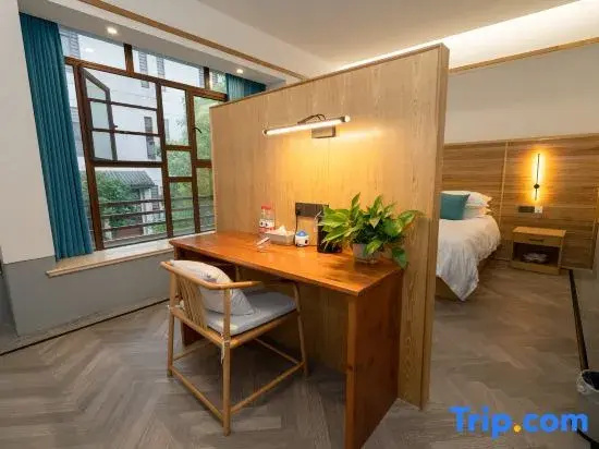 6 Bedrooms Villa