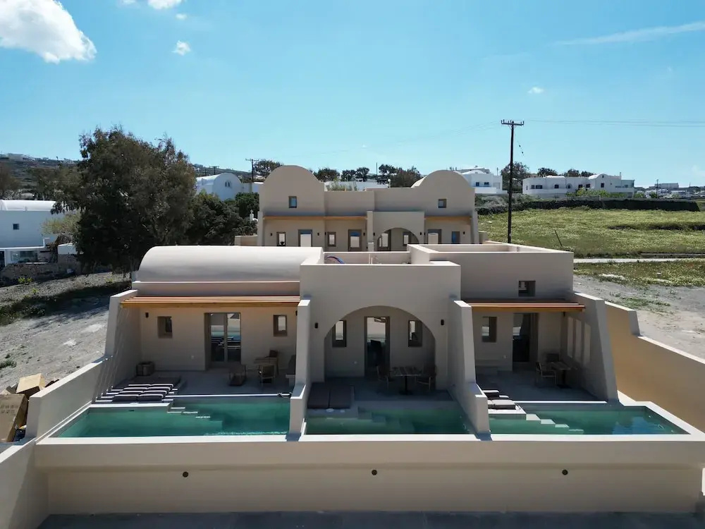 Santorini - Villa - Sleeps 2 - Pool - Parking