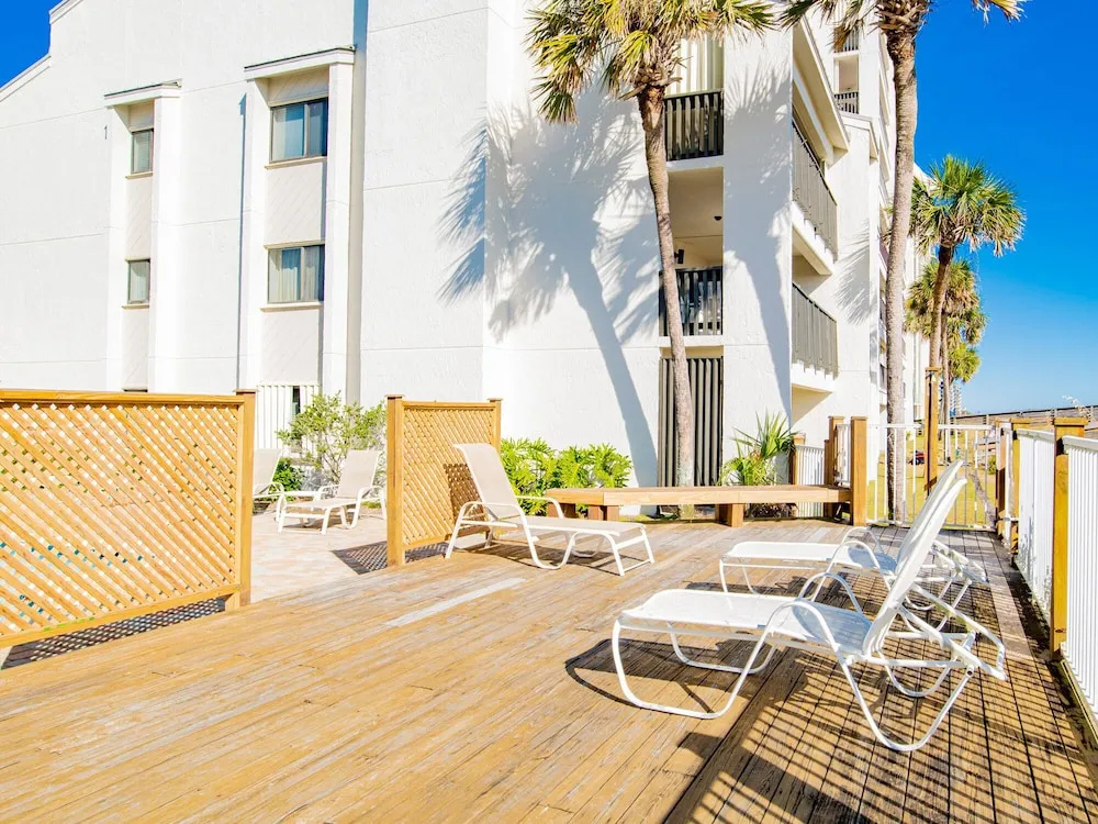 Shipwatch Surf & Yacht by Southern Vacation Rentals